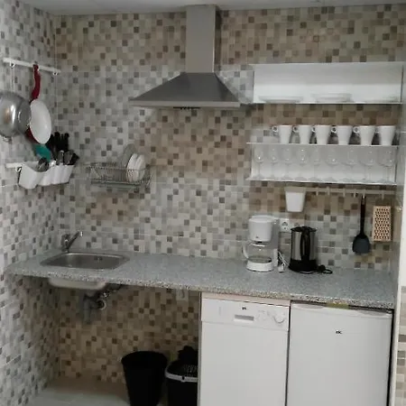 ріаza Lfach Pensión *